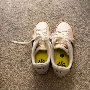 Nike White Low-Top Sneakers with Classic Design